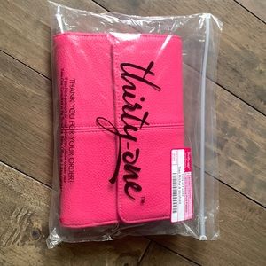 NEW Thirty-One “Tons of Funds” Wallet/Purse in Candy Pink Pebble